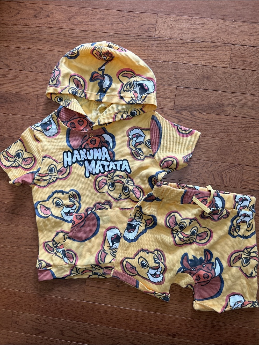 Disney Yellow Lion King 'Hakuna Matata' Hooded Tee & Shorts Set